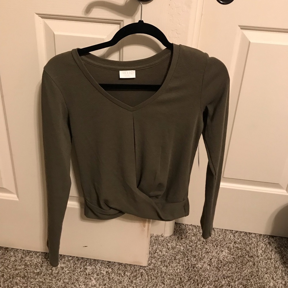Super cute Abound olive long sleeve